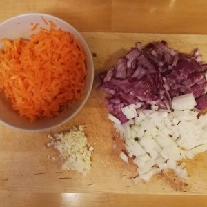 Still before step 1: everything has been chopped or grated. (To avoid confusion: I used one red onion and one yellow one, as I had them at hand. Use either or both!).