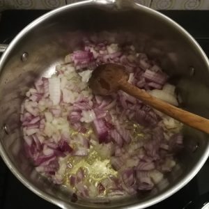 Step 1: the onions a-frying.
