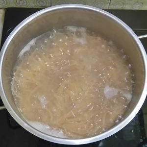 Step 1: Boiling pasta. One of the most exciting photographs ever on Peter Sommer Travels' blog. Heinrich expects a Pulitzer Prize for this image. We intend to sell T-shirts with this printed on. Put a lid on it...
