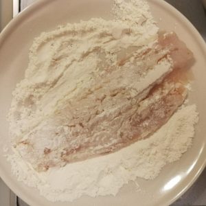 Step 4: a fillet being floured.