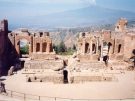 The theatre at Taormina with Mount Etna and its plume of smoke in the background (image by Wikimedia Commons user Clemensfranz).