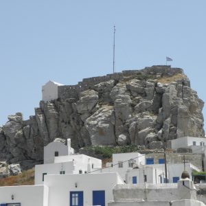 The tiny castle set on a rock outcrop above the centre of Amorgos Chora. Probably of Byzantine origin, it was rebuilt by the Venetian Ghizi clan in the 13th century.