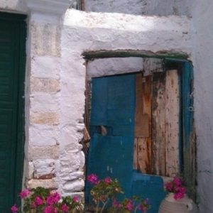 Flower pots arranged outside the entrance to the small courtyard of a house in Amorgos Chora. The whitewashed houses with the blue-painted doors and window shutters have become a typical image of the Cyclades, although the blue is not without alternatives...